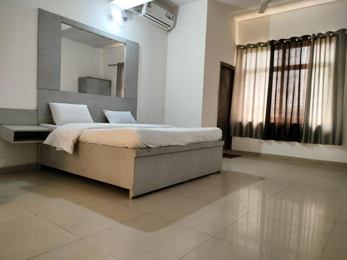 The Rejoice Hotel & Guesthouse Greater Noida Eksteriør billede