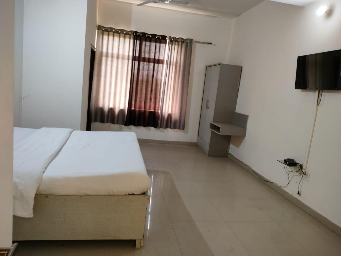 The Rejoice Hotel & Guesthouse Greater Noida Eksteriør billede